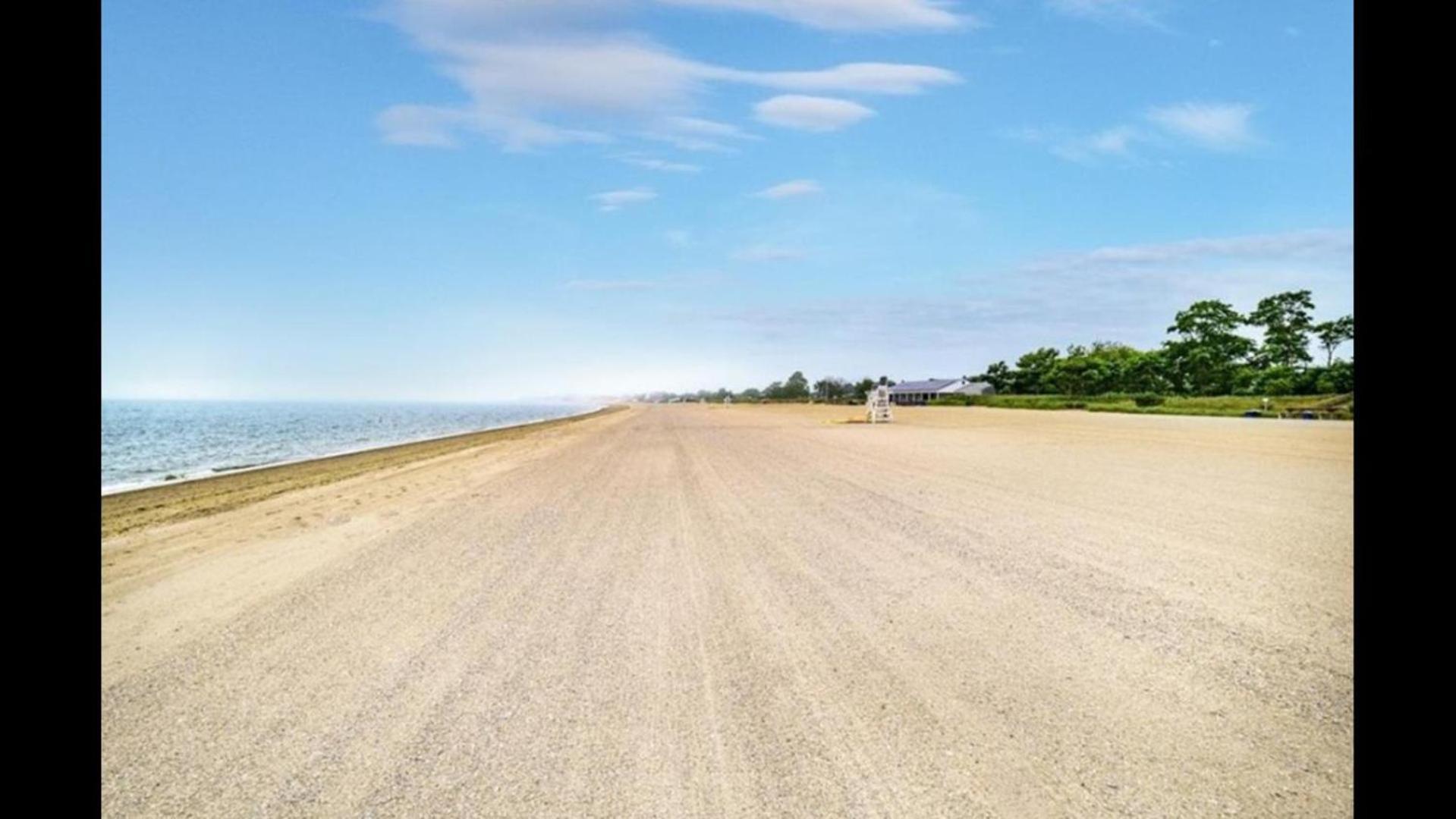 Black Rock Home - 4 Bed - Jacuzzi Bath - Beach บริดจ์พอร์ต ภายนอก รูปภาพ