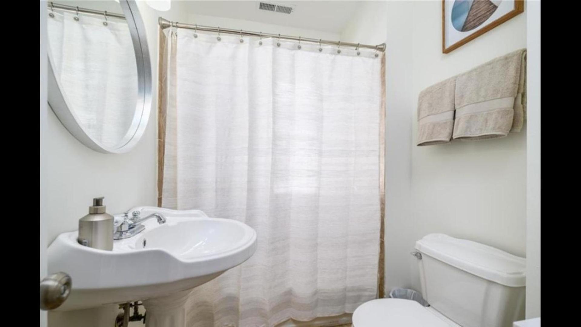 Black Rock Home - 4 Bed - Jacuzzi Bath - Beach บริดจ์พอร์ต ภายนอก รูปภาพ