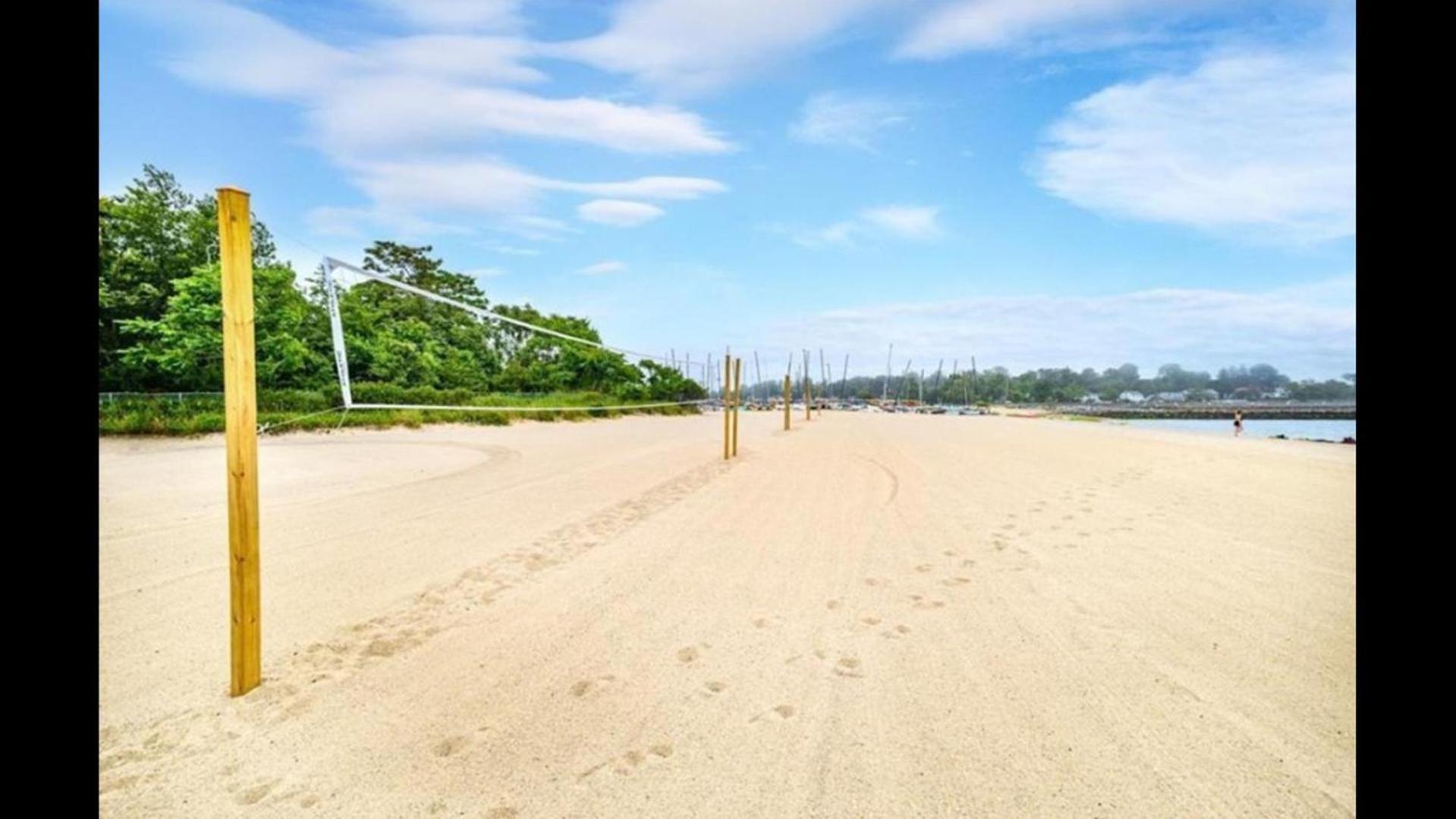 Black Rock Home - 4 Bed - Jacuzzi Bath - Beach บริดจ์พอร์ต ภายนอก รูปภาพ